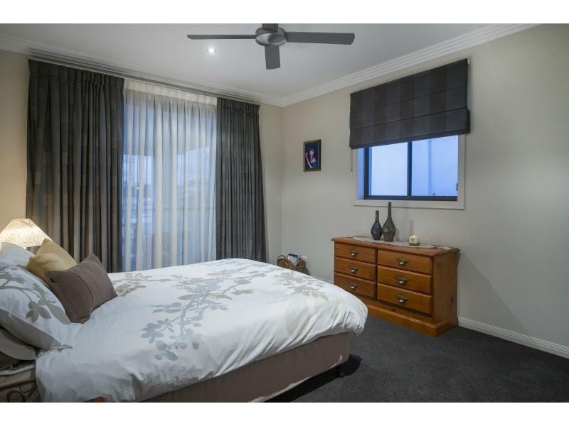 74 Southaven Drive, River Links, Helensvale QLD 4212