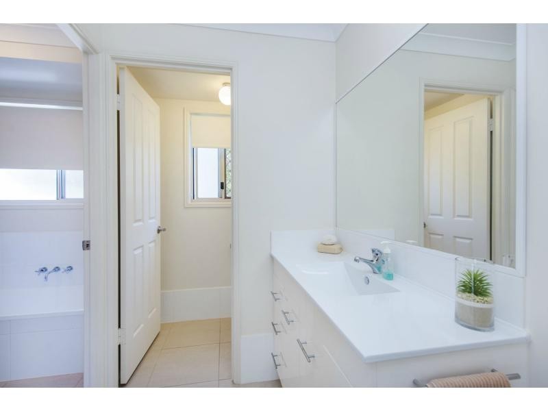 52 Babirra Street, Hope Island QLD 4212