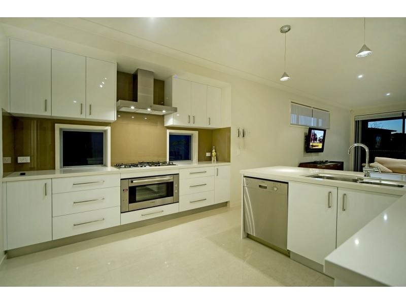 Hope Island QLD 4212