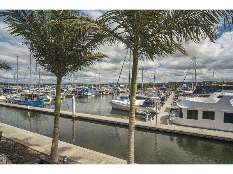 1784 Rialto Quay Drive, Hope Island QLD 4212