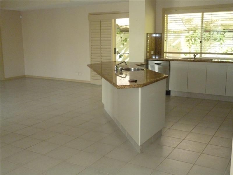 Hope Island QLD 4212