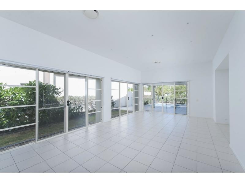 2853 Virginia Drive, Hope Island QLD 4212