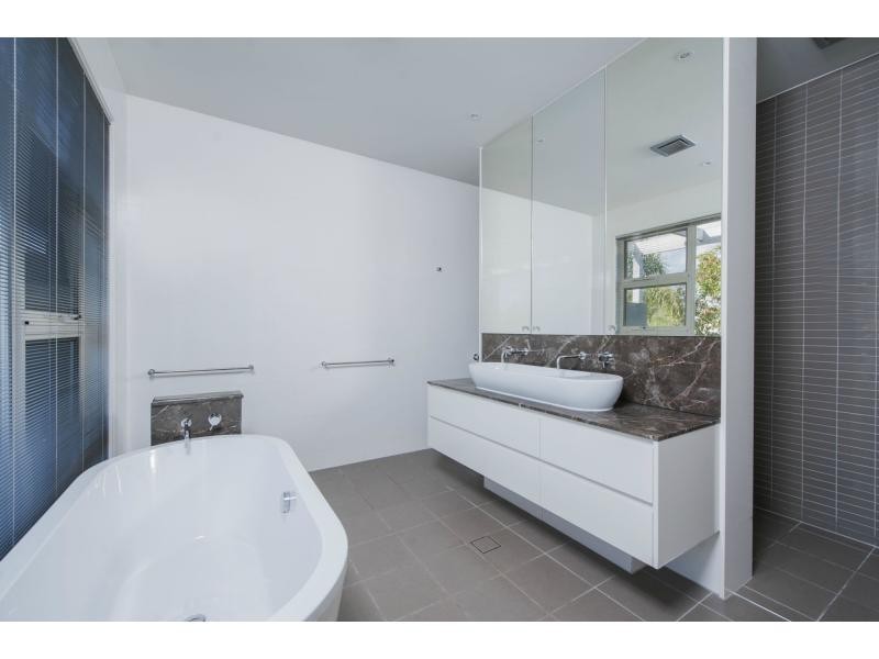 2853 Virginia Drive, Hope Island QLD 4212