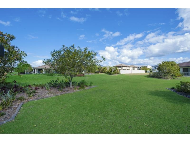 2853 Virginia Drive, Hope Island QLD 4212