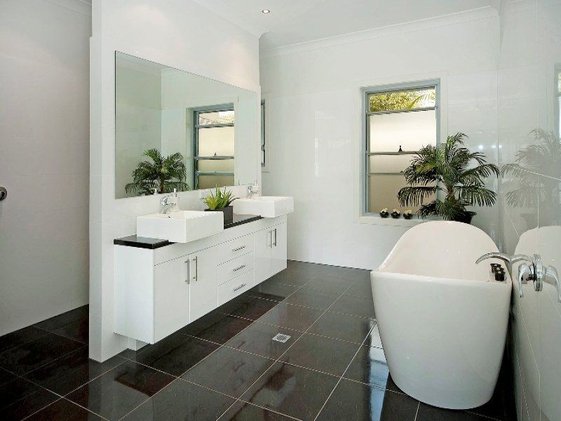 9125 Peter Senior Drive, Hope Island QLD 4212