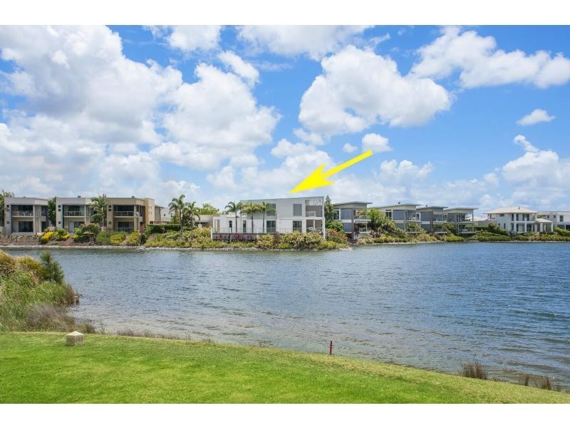 6090 Lugano Drive, Hope Island QLD 4212