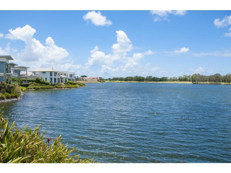 6090 Lugano Drive, Hope Island QLD 4212