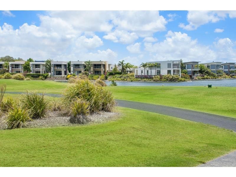 6090 Lugano Drive, Hope Island QLD 4212