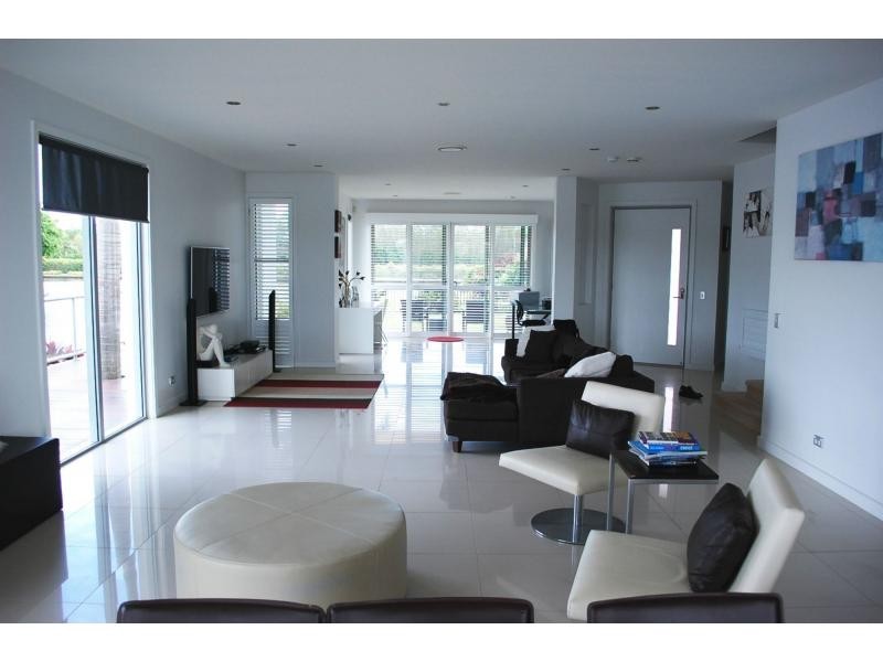 6090 Lugano Drive, Hope Island QLD 4212