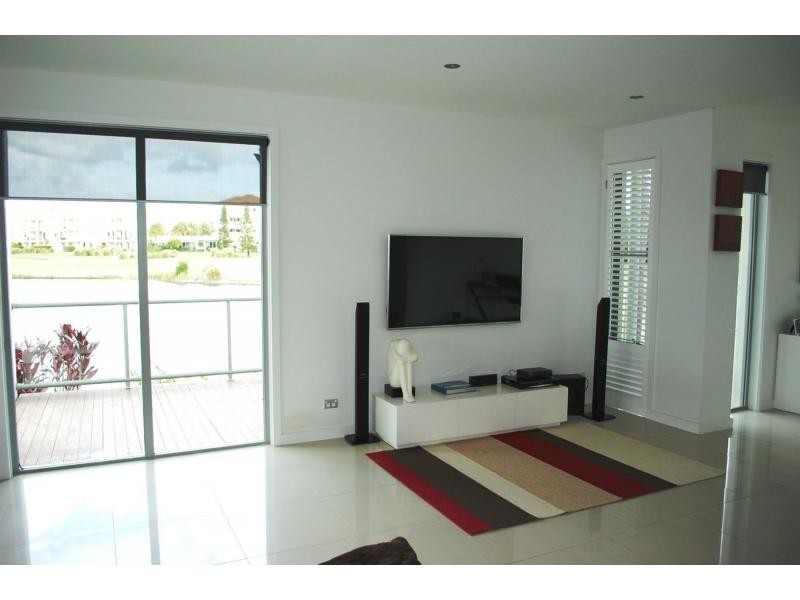 6090 Lugano Drive, Hope Island QLD 4212