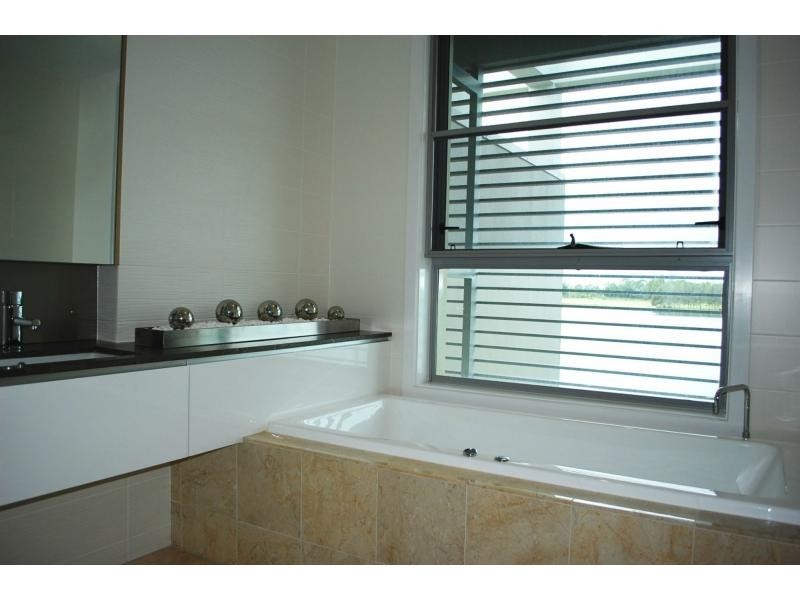 6090 Lugano Drive, Hope Island QLD 4212