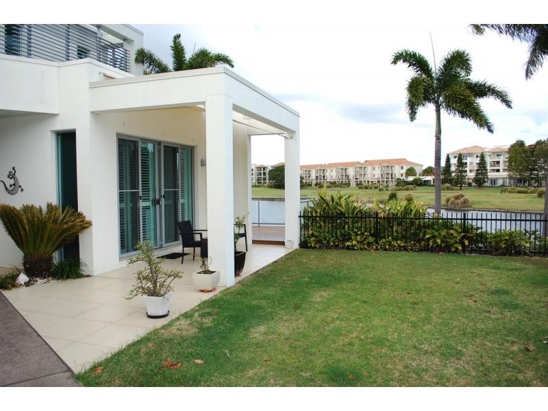6090 Lugano Drive, Hope Island QLD 4212