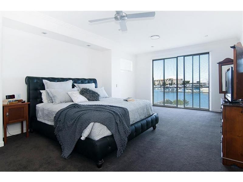 2624 Virginia Drive, Hope Island QLD 4212