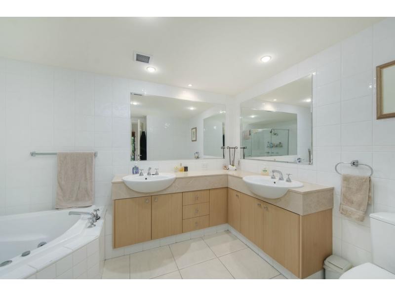 3270 Palladian Drive, Hope Island QLD 4212