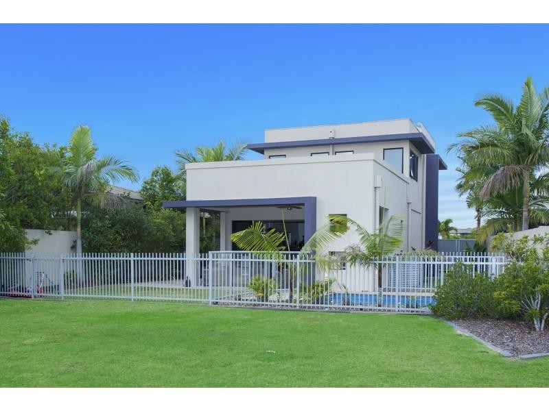 6113 Trasimeno Avenue, Hope Island QLD 4212