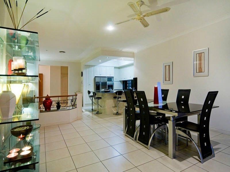 6 Saltair Grove, Helensvale QLD 4212