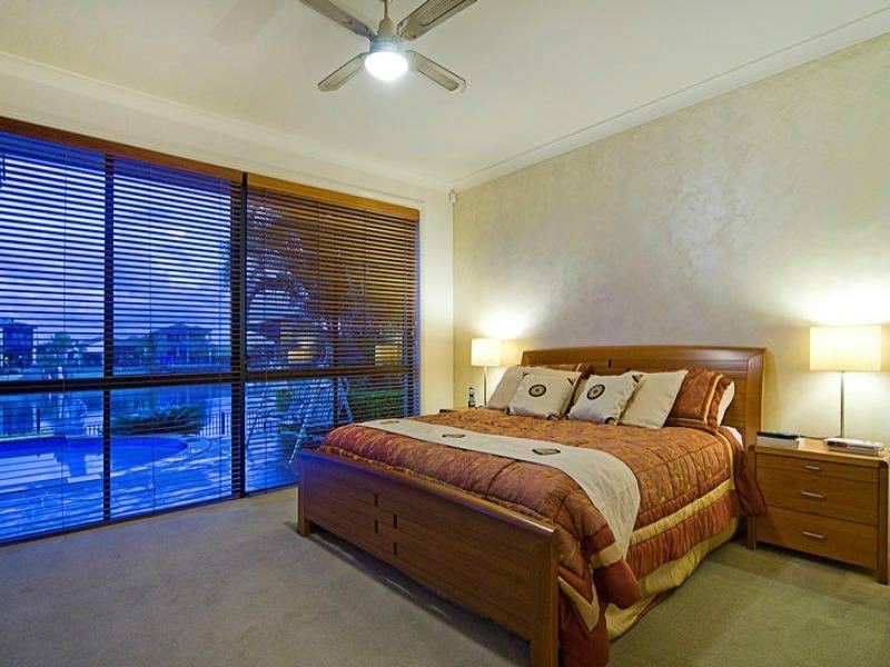 6 Saltair Grove, Helensvale QLD 4212