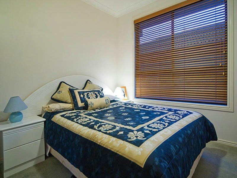 6 Saltair Grove, Helensvale QLD 4212