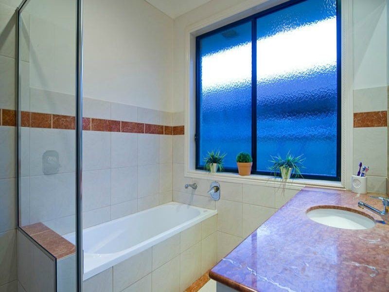 6 Saltair Grove, Helensvale QLD 4212