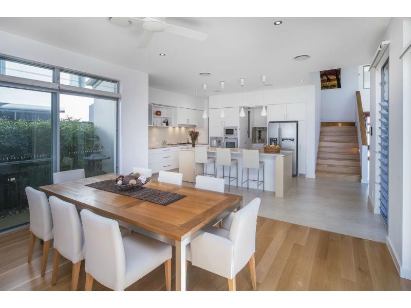 6074 Lugano Drive, Hope Island QLD 4212