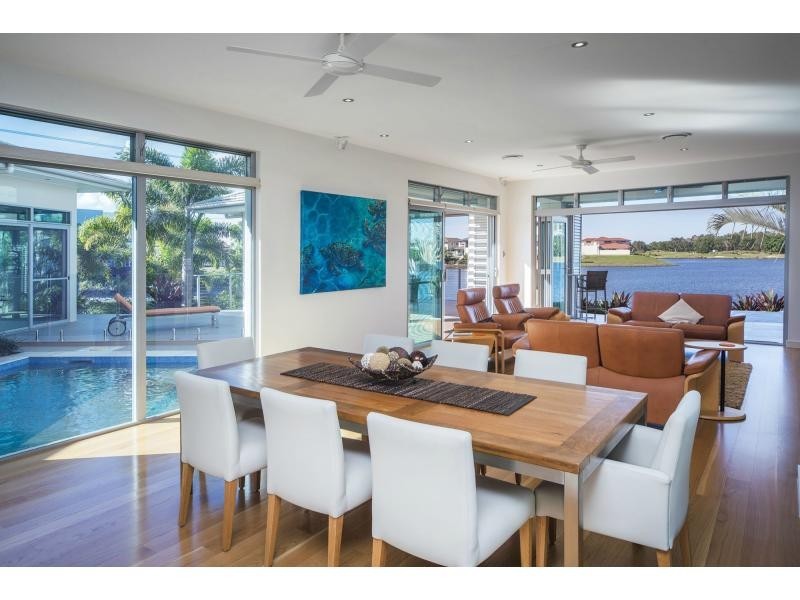 6074 Lugano Drive, Hope Island QLD 4212