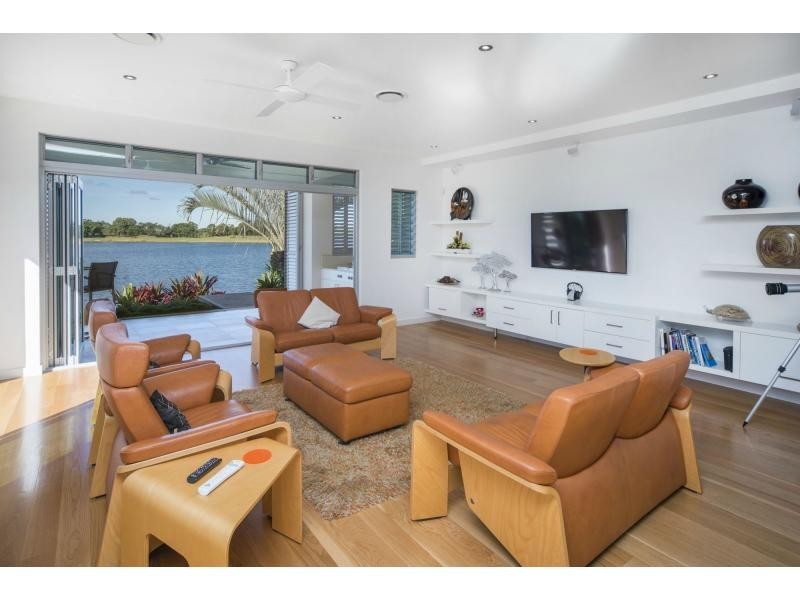 6074 Lugano Drive, Hope Island QLD 4212
