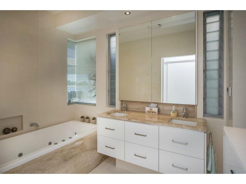 6074 Lugano Drive, Hope Island QLD 4212
