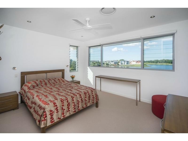 6074 Lugano Drive, Hope Island QLD 4212