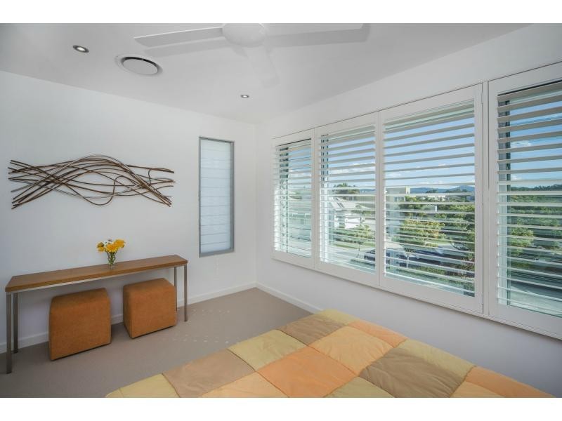 6074 Lugano Drive, Hope Island QLD 4212