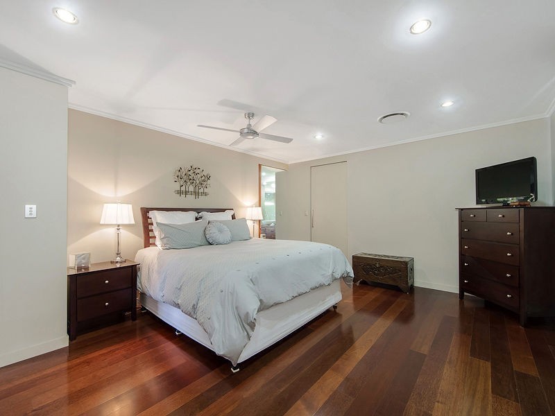 42 River Cove Place, Helensvale QLD 4212