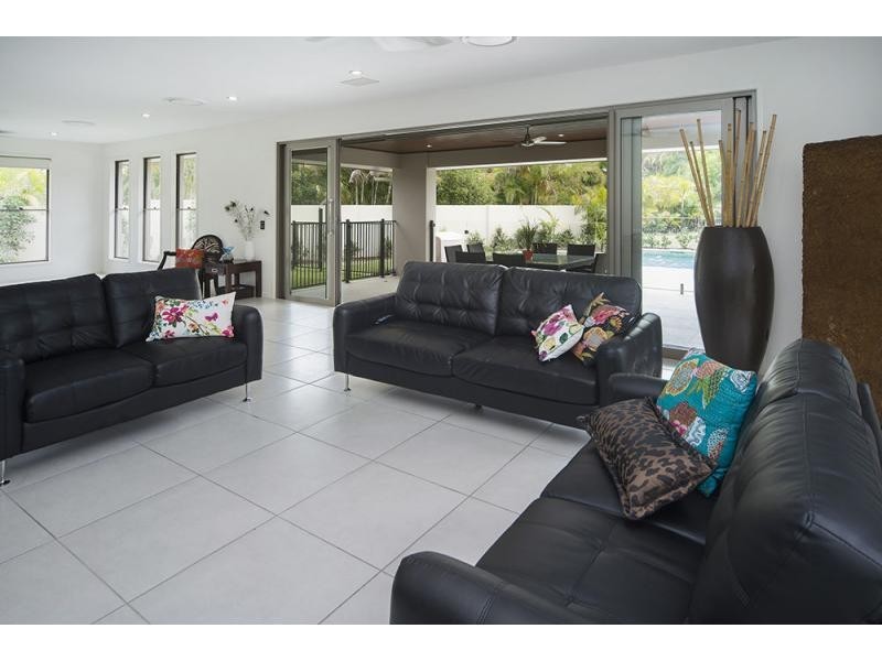 3158 Riverleigh Drive, Hope Island QLD 4212