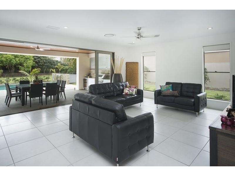 3158 Riverleigh Drive, Hope Island QLD 4212