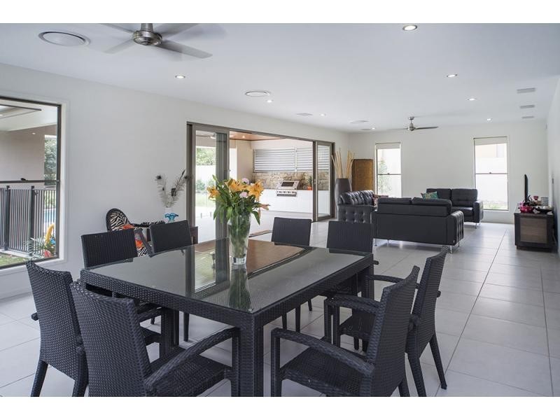 3158 Riverleigh Drive, Hope Island QLD 4212