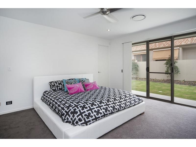 3158 Riverleigh Drive, Hope Island QLD 4212