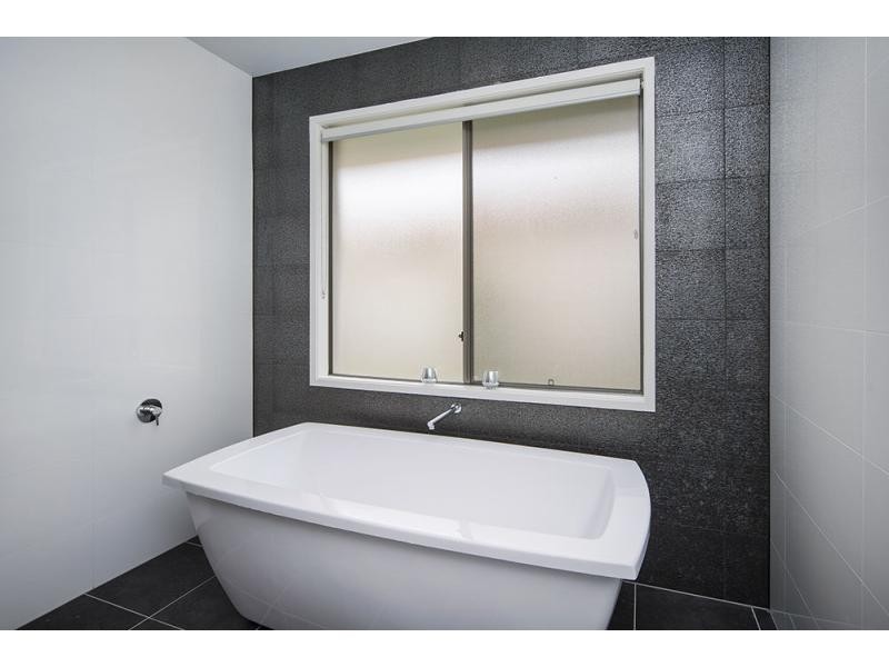 3158 Riverleigh Drive, Hope Island QLD 4212