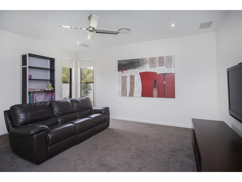 3158 Riverleigh Drive, Hope Island QLD 4212