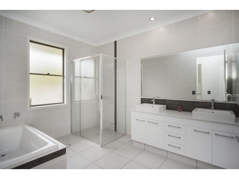 3158 Riverleigh Drive, Hope Island QLD 4212