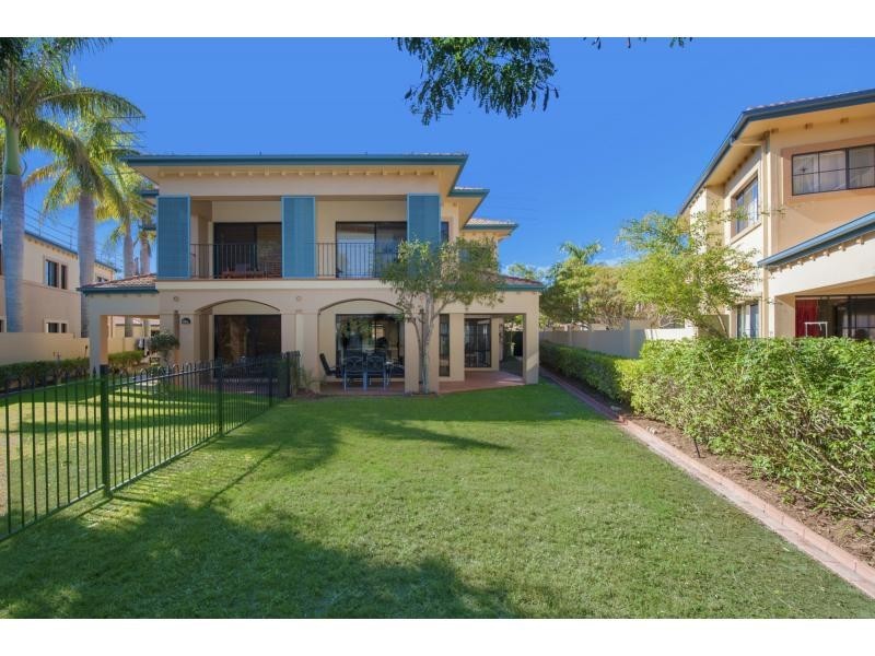 3223 Palladian Drive, Hope Island QLD 4212