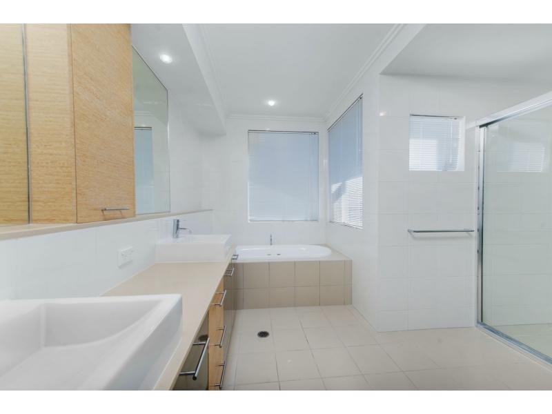 6011 Calardo Avenue, Hope Island QLD 4212