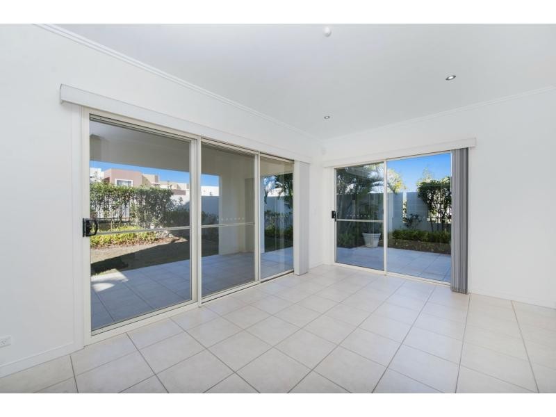 6011 Calardo Avenue, Hope Island QLD 4212