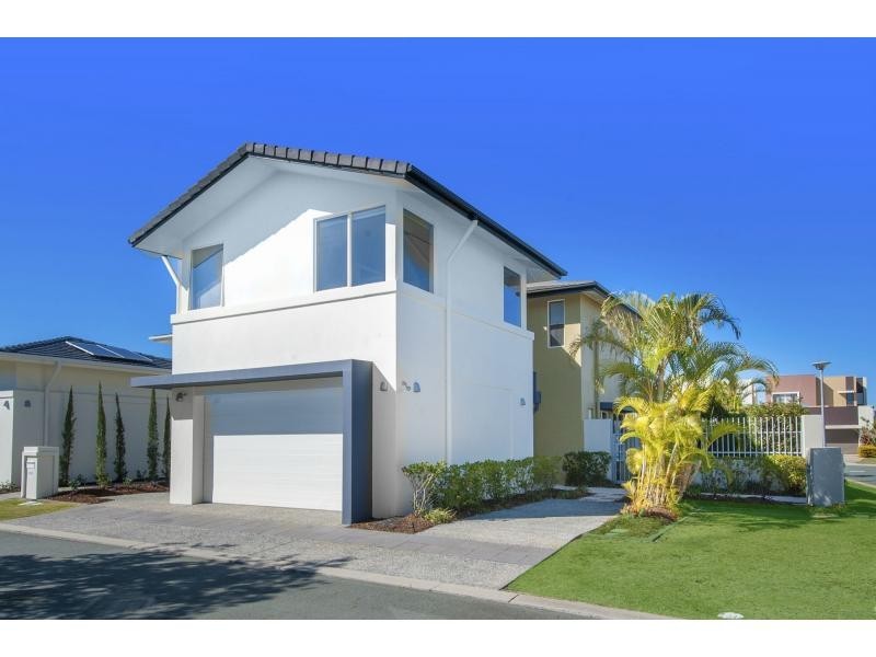 6011 Calardo Avenue, Hope Island QLD 4212