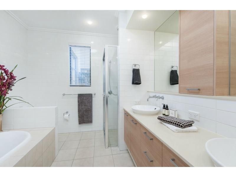 6042 Lucerne Circuit, Hope Island QLD 4212