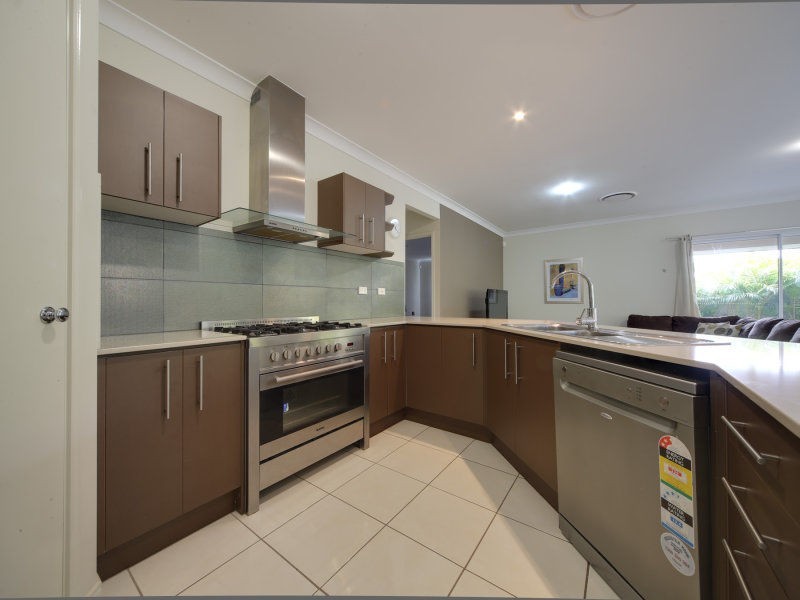 27 Rhodium Crescent, Hope Island QLD 4212