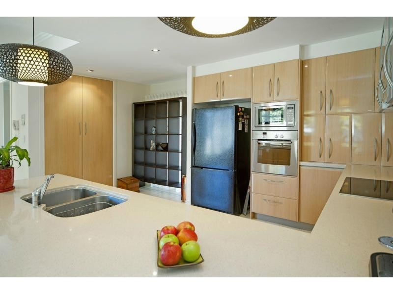 2352 Belmont Court East, Hope Island QLD 4212