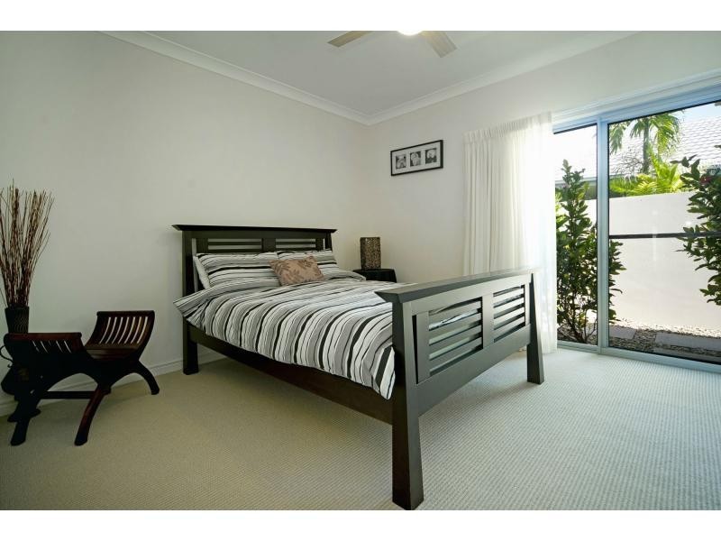 2352 Belmont Court East, Hope Island QLD 4212