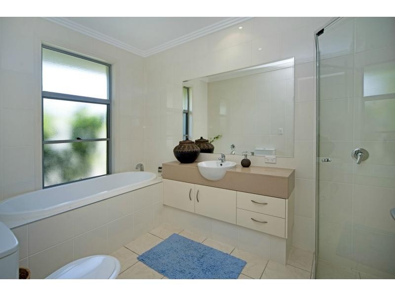 2352 Belmont Court East, Hope Island QLD 4212