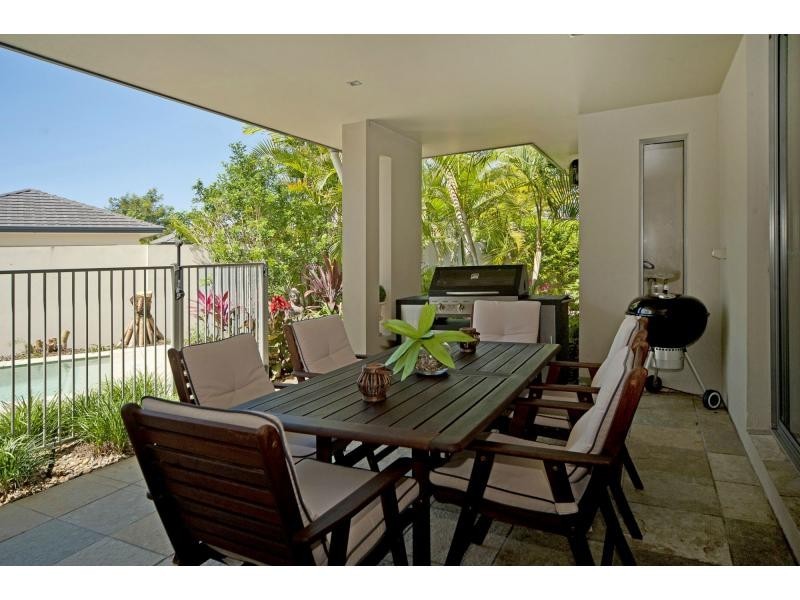 2352 Belmont Court East, Hope Island QLD 4212