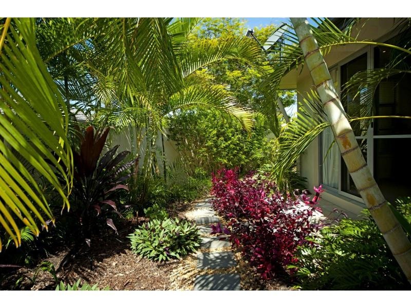 2352 Belmont Court East, Hope Island QLD 4212