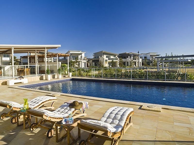15 Galley Road, Hope Island QLD 4212