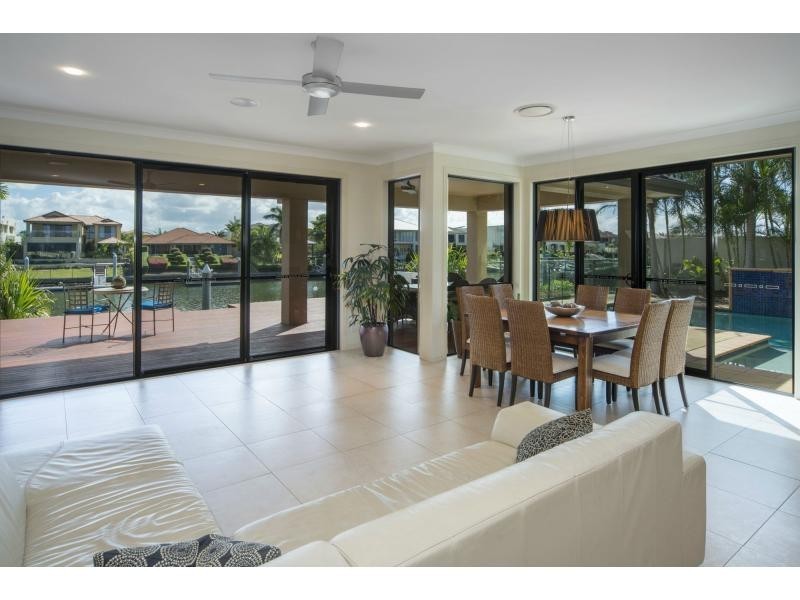 2152 Beaufort Way, Hope Island QLD 4212